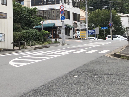 宝山寺への車道